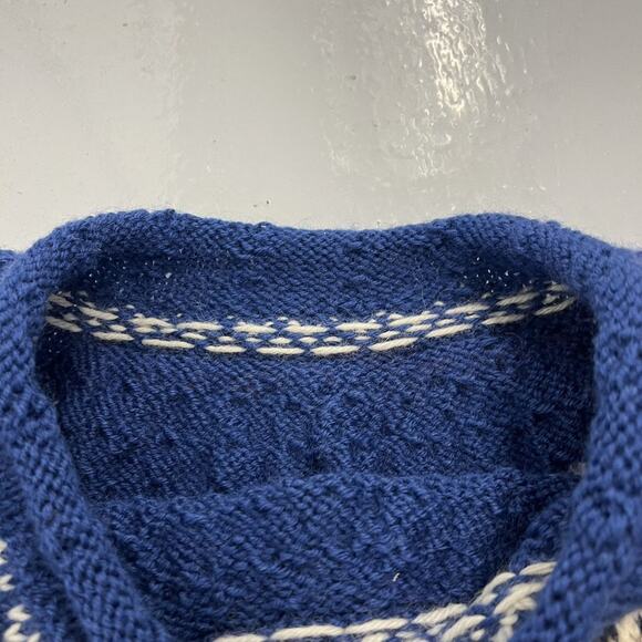 Vintage 80s Blue Pattern Winter Wool Handknit Sweater - Picture 4 of 4